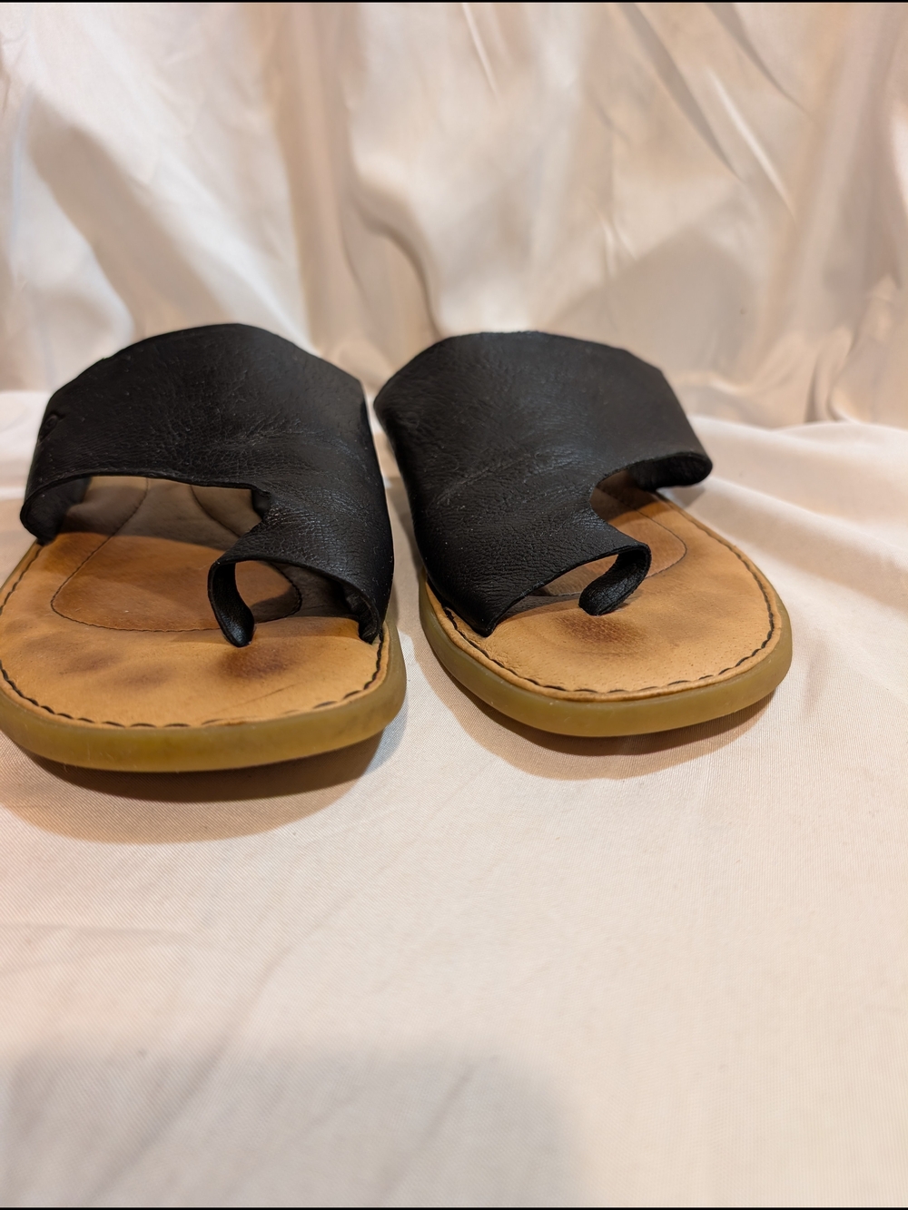 Born Black Leather Toe-Loop Women's Sandals - Picture 2 of 6